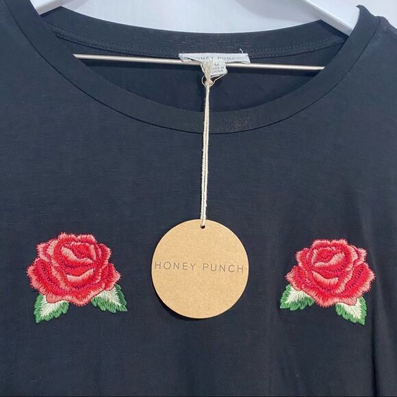 Honey Punch Tee Womens Medium Rose Patches Short Sleeve T-Shirt Top - Picture 5 of 7